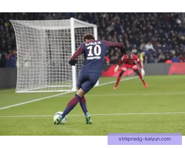 内马尔射门技巧集锦展现了他近期火热的竞技状态与创意表现