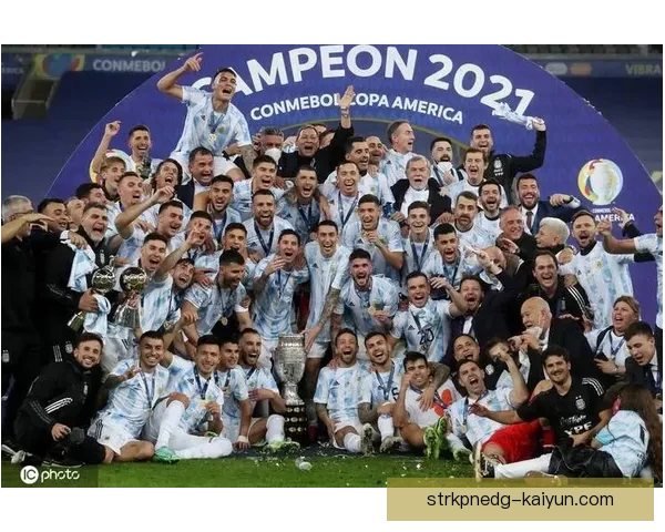 阿根廷队在美洲杯中的表现稳健，展现出强大的竞争力与团队协作能力。